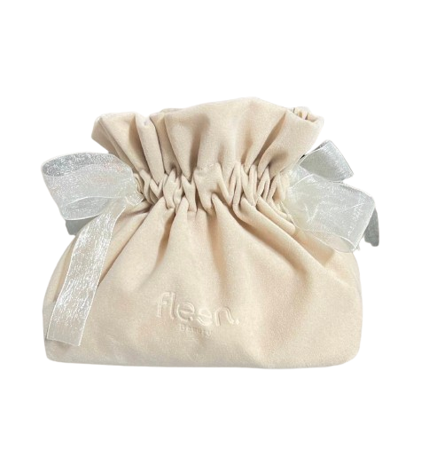Fleen Velvet Makeup Bag | กระเป๋าเครื่องสำอาง Fleen Velvet Fleen Velvet Makeup Bag กระเป๋าเครื่องสำอาง มูลค่า 350 บาท SKU-ACC-VMB0100